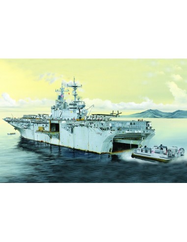 1:700 LHD-2 USS ESSEX